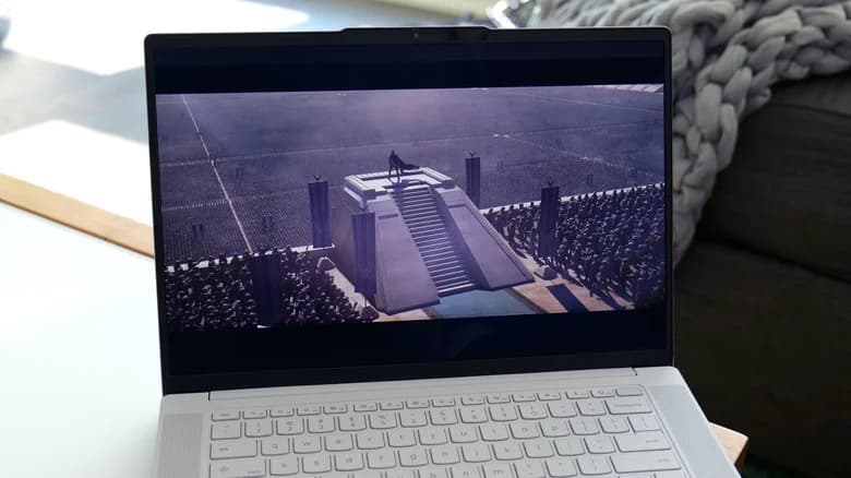 Engadget "Lenovo Googlebook 15" noutbukunu sınaqdan keçirib: 10 baldan 7,9 alıb