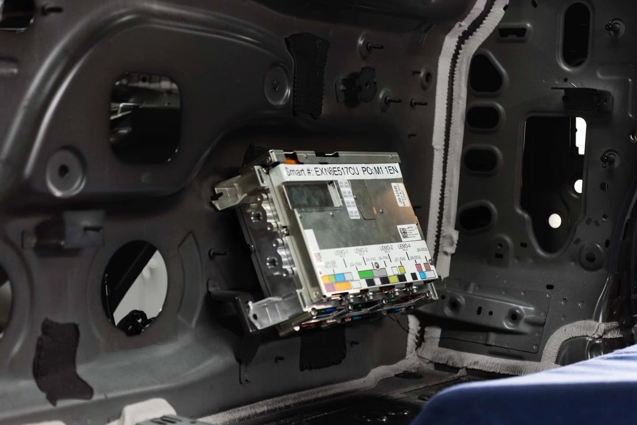 GM elektromobillərdən və avtonom sürücülükdən imtina etmədiyini bəyan edib