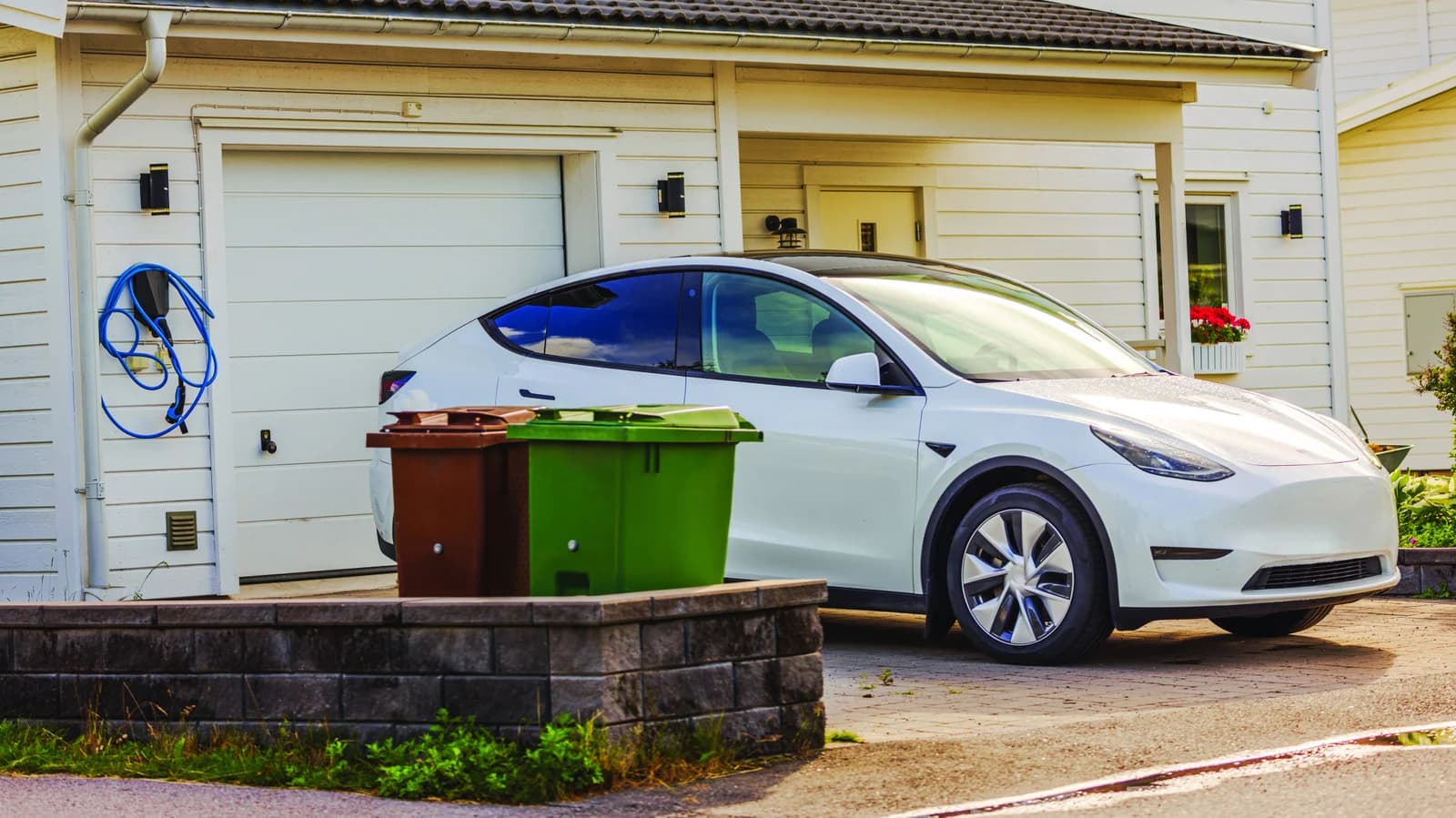 Elektromobillər park edilərkən niyə enerji itirir: əsas səbəblər açıqlanıb