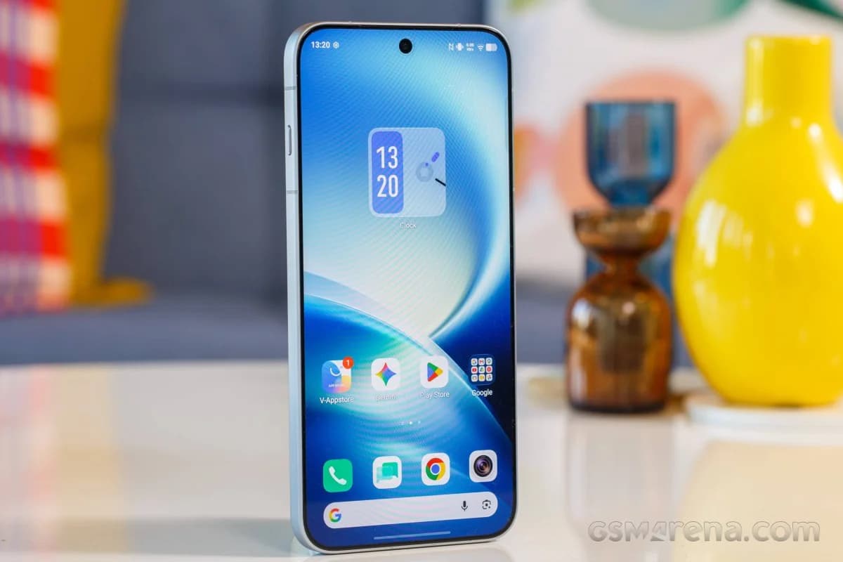 "vivo X500 Pro Max" icmal: 6,85 düymlük ekran və 7800 mAh batareya